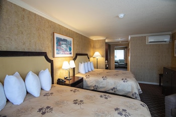 Deluxe Room, 2 Queen Beds, Non Smoking