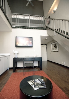Suite, 1 King Bed, Non Smoking (Loft)