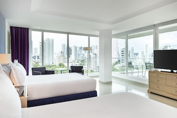 Room, 2 Queen Beds, City View, Corner