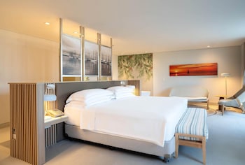 Suite, 1 King Bed, City View