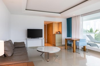 Suite, 1 King Bed, Ocean View (Parlor)