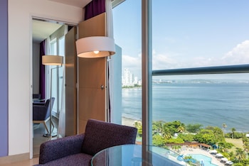 Room, 2 Queen Beds, Accessible, City View (Roll-In Shower)