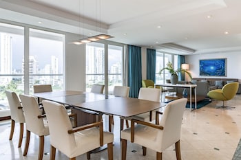 Presidential Suite, 1 King Bed, Kitchenette, City View