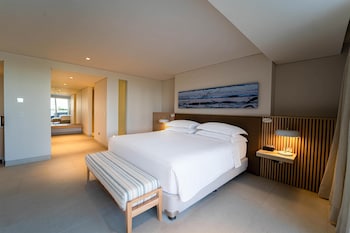 Superior Suite, 1 King Bed, City View