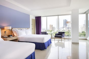 Room, 2 Queen Beds, City View, Corner