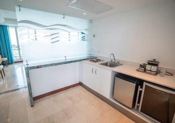 Presidential Suite, 1 King Bed, Kitchenette, City View
