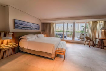 Superior Suite, 1 King Bed, City View