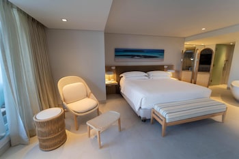 Premium Suite, 1 King Bed, City View