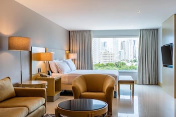 Executive Suite, 1 King Bed, City View