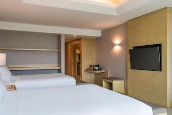 Executive Room, 2 Queen Beds, City View