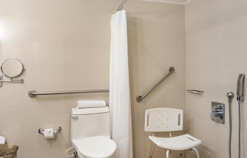 Room, 2 Queen Beds, Accessible, City View (Roll-In Shower)