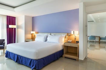 Room, 1 King Bed, Accessible, Kitchenette (Parlor)