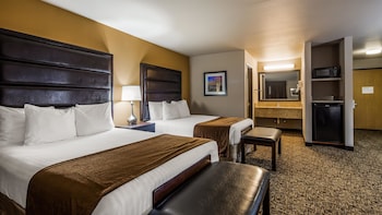Standard Room, 2 Queen Beds, Non Smoking, Refrigerator & Microwave (Oversized Room;with Sofabed)