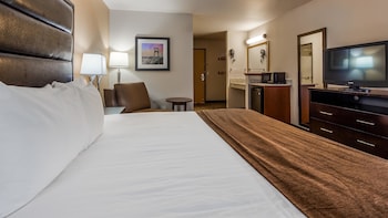 Standard Room, 1 King Bed, Non Smoking, Refrigerator & Microwave
