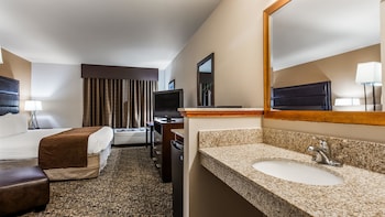 Standard Room, 1 King Bed, Non Smoking, Refrigerator & Microwave