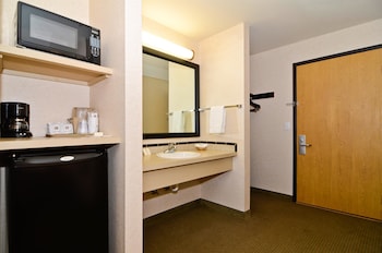 Standard Room, 2 Queen Beds, Non Smoking, Refrigerator & Microwave (Oversized Room;with Sofabed)