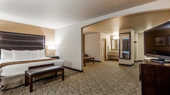 Suite, 1 King Bed, Non Smoking, Refrigerator & Microwave (Oversized Room;with Sofabed)