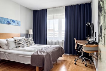 Standard Room, 1 Queen Bed, Non Smoking (Business)