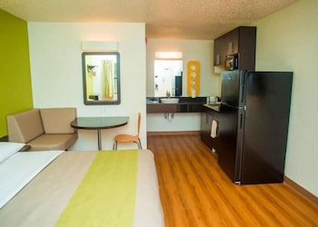 Deluxe Room, 1 King Bed, Smoking, Kitchenette