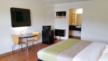 Standard Room, 1 King Bed, Non Smoking, Refrigerator & Microwave