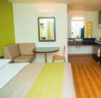 Room, 1 King Bed, Non Smoking