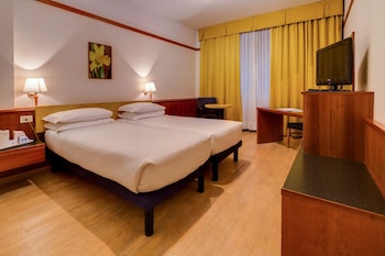 Classic Room, 1 Queen Bed, Non Smoking