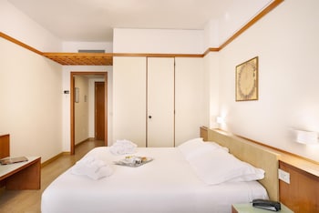 Classic Room, 1 Queen Bed, Non Smoking