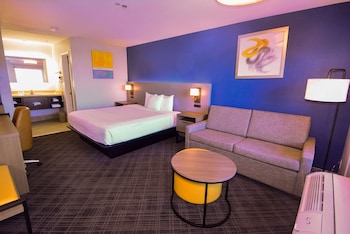 Standard Room, 1 King Bed, Accessible Tub, Non Smoking