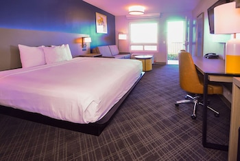 Standard Room, 1 King Bed, Accessible Tub, Non Smoking
