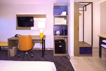 Standard Room, 1 King Bed, Accessible Tub, Non Smoking