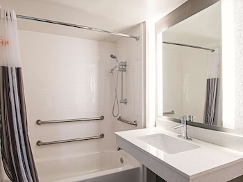 Room, 1 King Bed, Accessible, Non Smoking (Mobility Accessible)