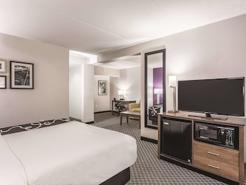 Executive Room, 1 King Bed, Non Smoking, River View (Deluxe)
