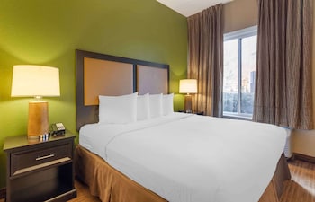 Deluxe Studio, 1 King Bed with Sofa bed, Non Smoking