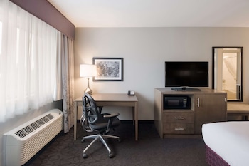 Standard Room, 1 King Bed, Accessible, Refrigerator & Microwave