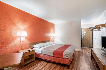 Deluxe Room, 1 Queen Bed, Non Smoking