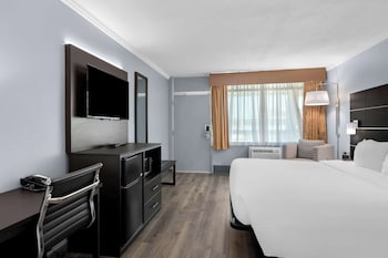 Standard Room, 1 Queen Bed, Accessible, Bathtub