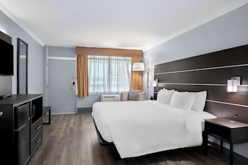 Standard Room, 1 Queen Bed, Accessible, Bathtub