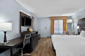 Standard Room, 1 King Bed, Non Smoking, Refrigerator & Microwave
