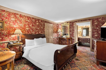 Standard Room, 1 Queen Bed, Non Smoking, Refrigerator & Microwave