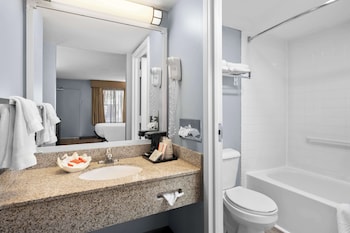 Standard Room, 1 King Bed, Non Smoking, Jetted Tub
