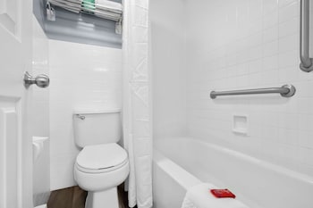 Standard Room, 1 Queen Bed, Accessible, Bathtub