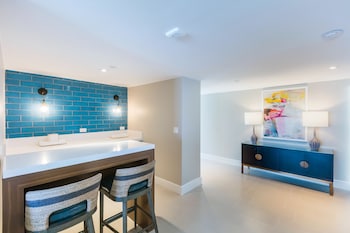 PRESIDENTIAL 2 BEDROOM STE - OCEAN VW - 2KNG