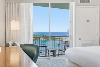 FAMILY CONNECTING JR SUITE - 1KNG / 2DBL