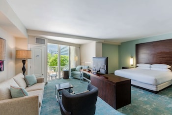 FAMILY CONNECTING JR SUITE - 1KNG / 2DBL