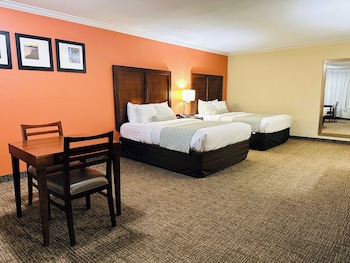 Family Room, 2 Queen Beds, Non Smoking