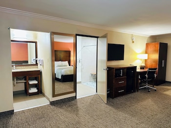 Family Room, 2 Queen Beds, Accessible