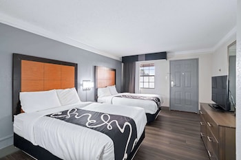 Deluxe Suite, 2 Double Beds, Non Smoking