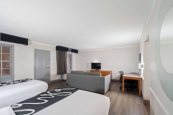 Suite, 2 Double Beds, Non Smoking