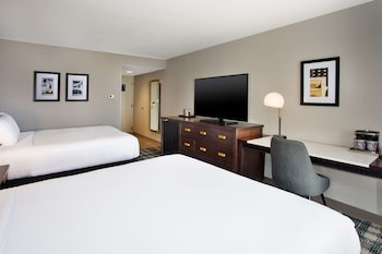 Room, 2 Queen Beds, River View