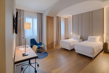 Family Room (3 Adults)